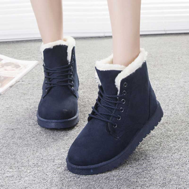 Flauschige Schneestiefel