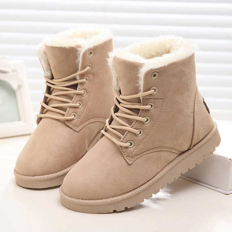 Flauschige Schneestiefel