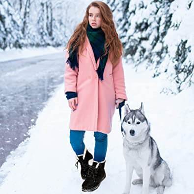 Flauschige Schneestiefel