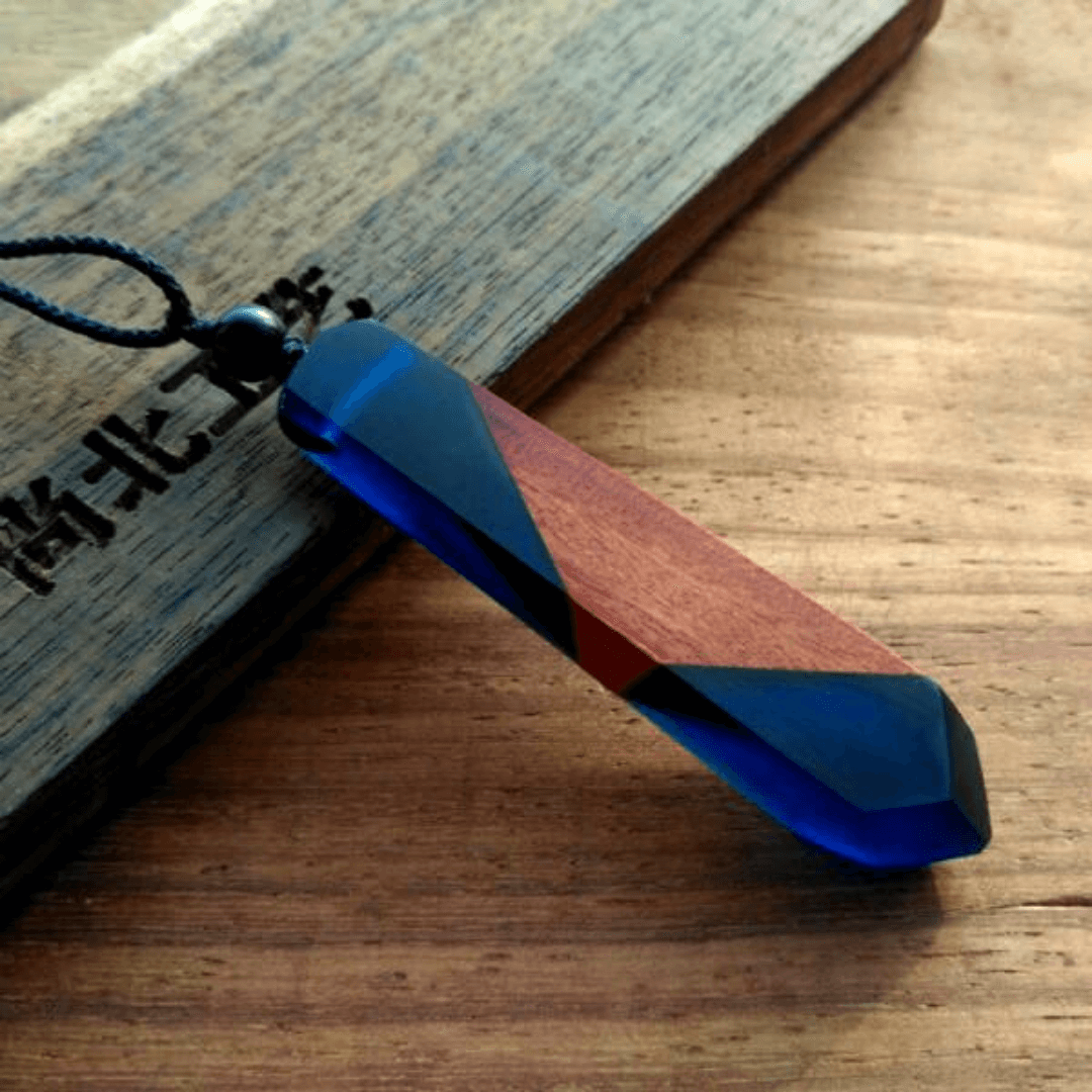 Holz-Harz-Halskette